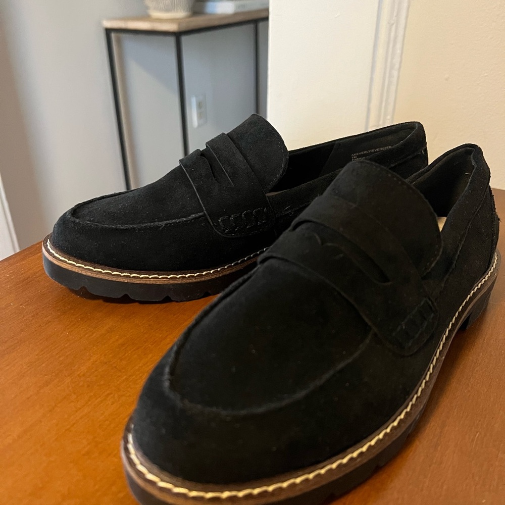 Black Suede Slip-On Loafers with Decorative Stitching